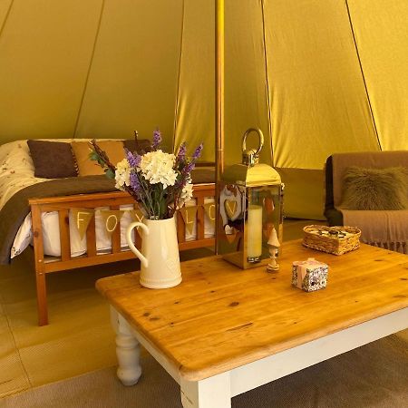 Готель Black Mountains Glamping Абергейвенні Екстер'єр фото